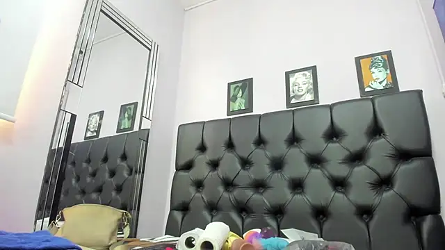 Snapshot of Adrianasex_69x chatting on November 2025 05:13:02 PM Adrianasex 69x online show from November 2025 05:13:02 PM