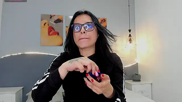 Sara mora  online show from June 2026 01:10:02 PM