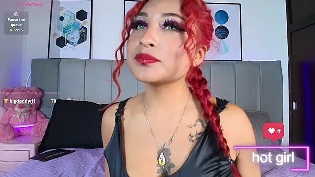 Naiaa Cruz online show from November 2025 07:37:01 PM