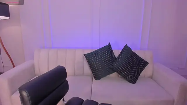 LeahNovac online show from November 2025 11:23:02 AM