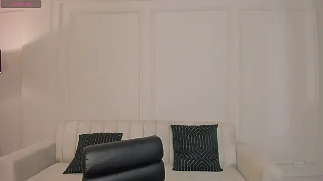 LeahNovac online show from December 2025 11:19:01 AM