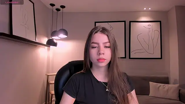 Snapshot of TiffannySins chatting on October 2025 04:23:02 AM TiffannySins online show from October 2025 04:23:02 AM