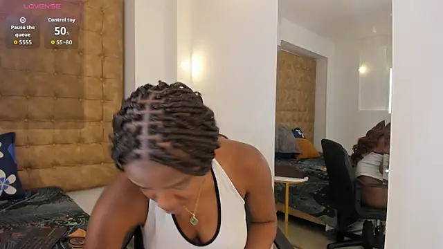 Snapshot of ThaliaOcean chatting on December 2025 10:03:01 PM ThaliaOcean online show from December 2025 10:03:01 PM