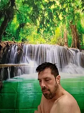 Snapshot of welcome-to-the-jungle chatting on January 2026 06:33:01 PM welcome-to-the-jungle online show from January 2026 06:33:01 PM