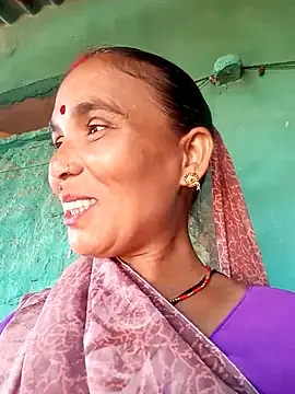 Snapshot of Monika_thakurr chatting on October 2025 08:33:02 AM Monika thakurr online show from October 2025 08:33:02 AM