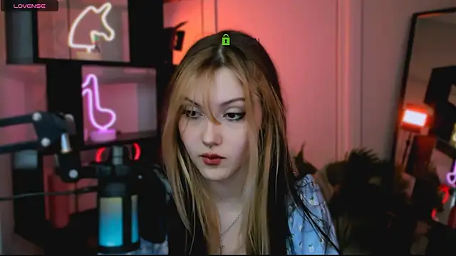 luna tin online show from November 2025 12:27:02 PM