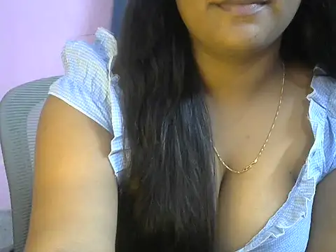 Queenxxx98 online show from May 2026 05:53:01 PM