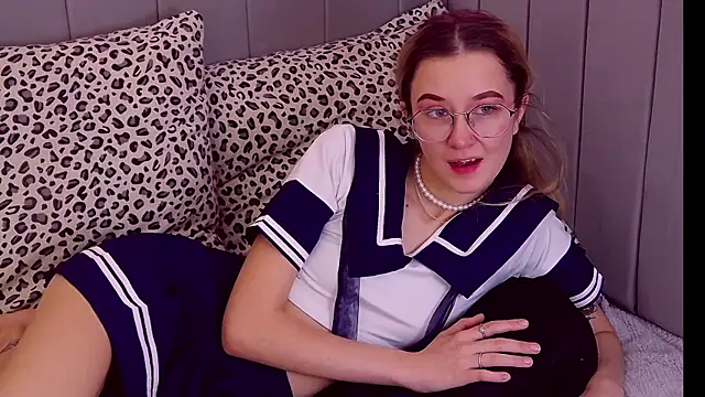 Snapshot of MaeLili chatting on November 2025 04:56:02 AM MaeLili online show from November 2025 04:56:02 AM