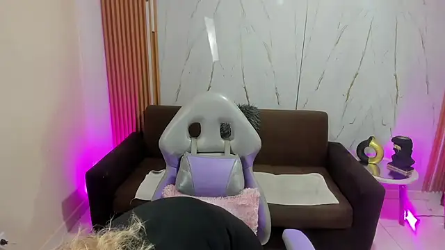 Juanitarubia online show from December 2025 07:21:02 PM