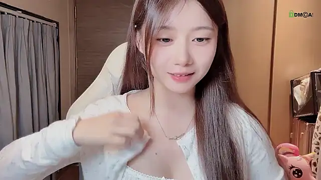 Snapshot of Makinghappymyself_ chatting on July 2026 01:41:02 PM Makinghappymyself online show from July 2026 01:41:02 PM