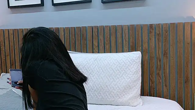 Snapshot of luna_roja25 chatting on February 2026 01:32:02 PM luna roja25 online show from February 2026 01:32:02 PM