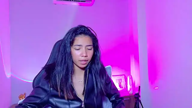 Snapshot of luna_roja25 chatting on February 2026 01:40:01 PM luna roja25 online show from February 2026 01:40:01 PM