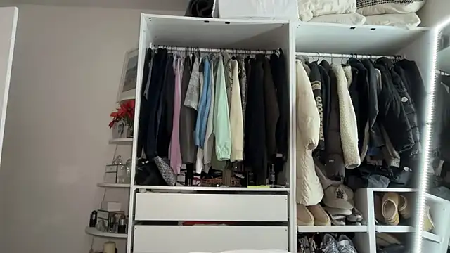 KayleeBella online show from April 2026 07:01:01 PM