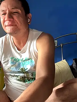 Snapshot of stevo170t chatting on November 2025 05:35:02 PM stevo170t online show from November 2025 05:35:02 PM