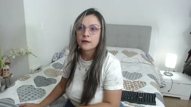 Snapshot of sophie_lopez1 chatting on November 2025 02:58:01 AM sophie lopez1 online show from November 2025 02:58:01 AM