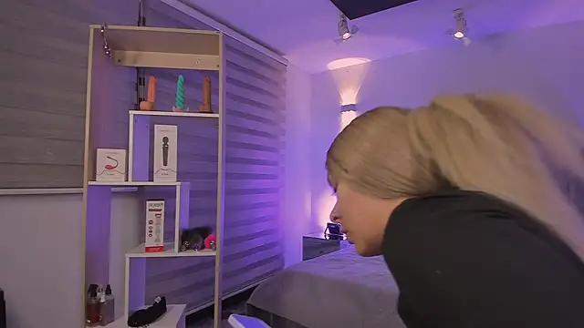 SkyThompson online show from December 2025 05:01:02 AM