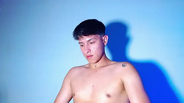 rowanbigboy23 online show from February 2026 12:58:02 AM