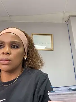 Snapshot of 031bubbles chatting on October 2025 09:24:01 AM 031bubbles online show from October 2025 09:24:01 AM