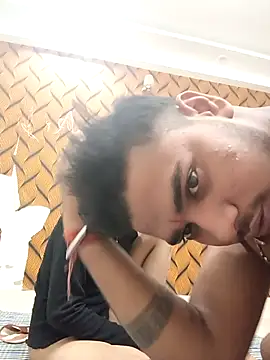 Snapshot of romantic_couple1 chatting on October 2025 12:20:01 AM romantic couple1 online show from October 2025 12:20:01 AM