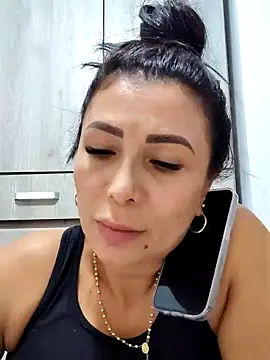 mia mancinii online show from April 2026 05:15:01 PM