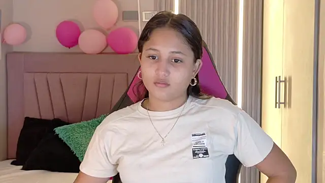 Snapshot of Laly_Cherry_ chatting on November 2025 12:16:01 PM Laly Cherry online show from November 2025 12:16:01 PM