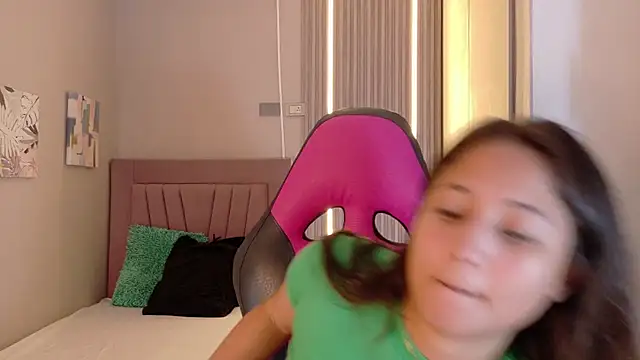 Snapshot of Laly_Cherry_ chatting on November 2025 12:16:02 PM Laly Cherry online show from November 2025 12:16:02 PM