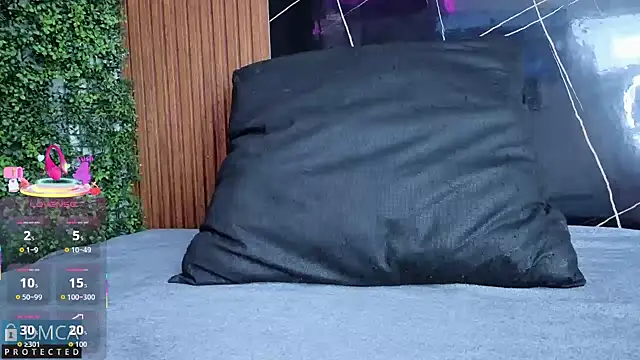 Kiara Zahiri   online show from October 2025 10:52:02 AM