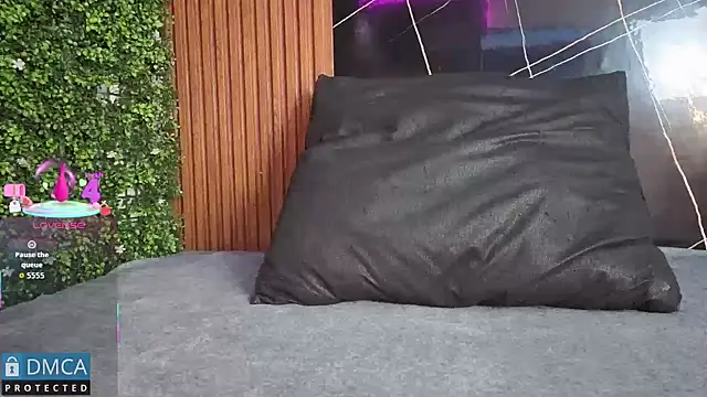 Kiara Zahiri   online show from October 2025 11:11:02 AM