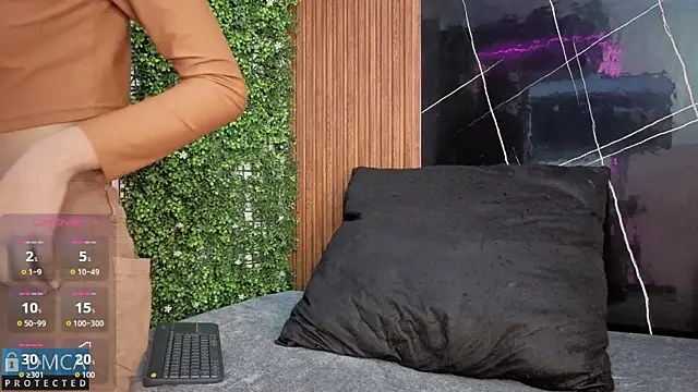 Kiara Zahiri   online show from November 2025 10:59:01 AM