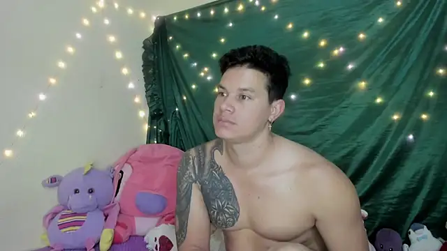 Snapshot of EclipseandFlame chatting on December 2025 01:42:01 PM EclipseandFlame online show from December 2025 01:42:01 PM