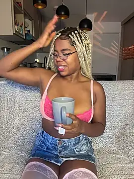 Snapshot of Sweet-Jade chatting on November 2025 10:20:02 PM Sweet-Jade online show from November 2025 10:20:02 PM