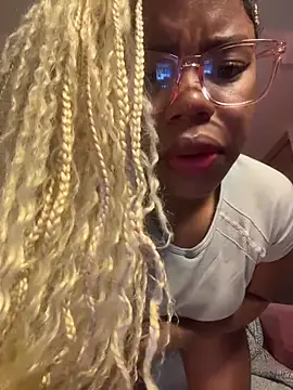 Snapshot of Sweet-Jade chatting on November 2025 10:32:02 PM Sweet-Jade online show from November 2025 10:32:02 PM