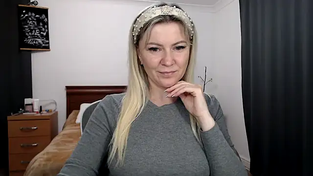 ParadiseAlina online show from May 2026 07:56:02 PM