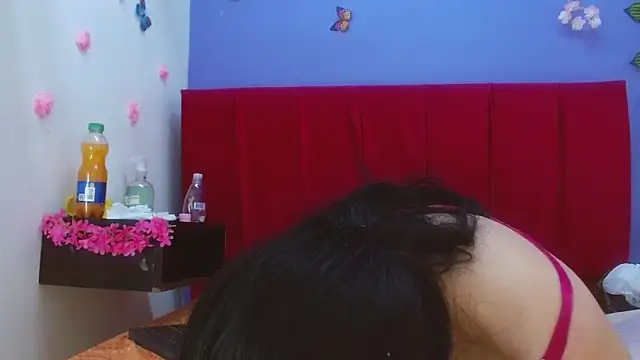 andrealopezcm101 online show from October 2025 11:10:02 AM