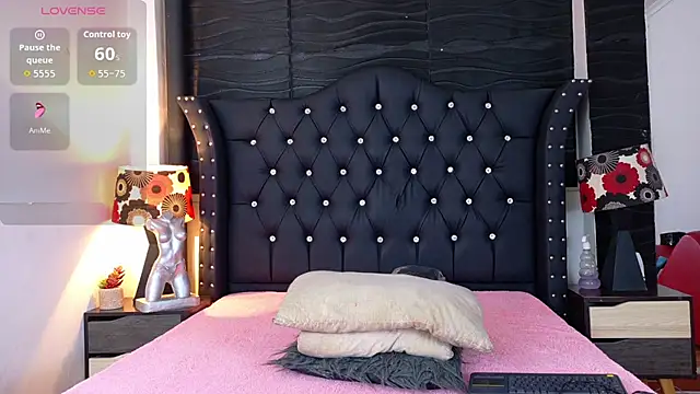 Keysha Queen  online show from October 2025 12:11:01 PM