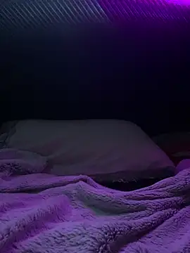 Snapshot of Leaa2000 chatting on October 2025 09:24:01 PM Leaa2000 online show from October 2025 09:24:01 PM