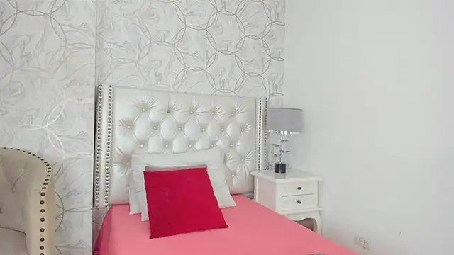 Snapshot of amara_rousse chatting on September 2025 11:33:01 AM amara rousse online show from September 2025 11:33:01 AM