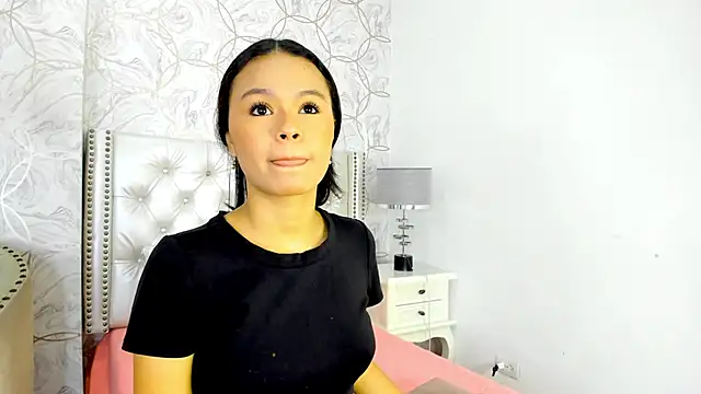 Snapshot of amara_rousse chatting on December 2025 11:15:01 AM amara rousse online show from December 2025 11:15:01 AM