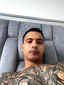 Snapshot of AndrewGmz chatting on September 2025 02:40:02 PM AndrewGmz online show from September 2025 02:40:02 PM