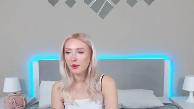 MarianeSun online show from September 2025 04:03:01 AM