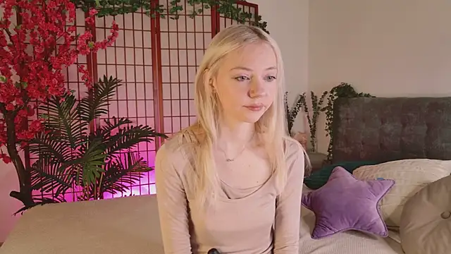 Snapshot of NyxBlonde chatting on November 2025 01:17:02 PM NyxBlonde online show from November 2025 01:17:02 PM