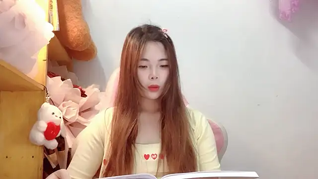 Snapshot of Pony898 chatting on November 2025 08:35:02 AM Pony898 online show from November 2025 08:35:02 AM