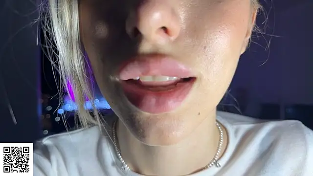 ElysiaXo online show from November 2025 11:18:02 PM