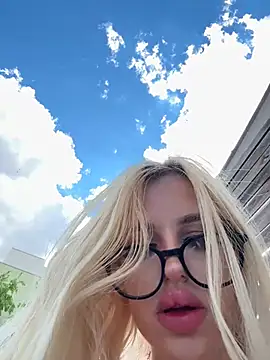 Steffi Snowbunny online show from July 2026 01:14:01 PM