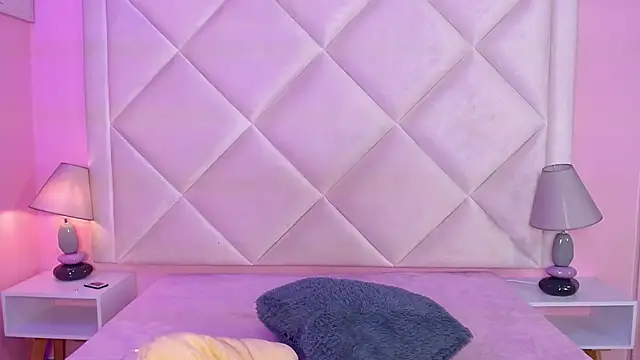 Miaa Smithh   online show from October 2025 11:31:02 AM