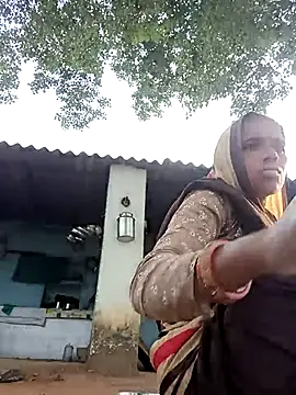 Snapshot of Hot-honi chatting on October 2025 02:06:01 AM Hot-honi online show from October 2025 02:06:01 AM