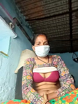 Snapshot of Hot-honi chatting on October 2025 11:13:02 PM Hot-honi online show from October 2025 11:13:02 PM