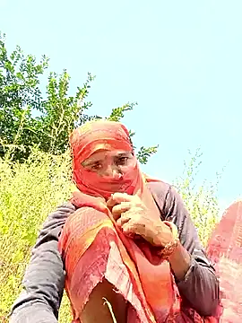 Snapshot of Hot-honi chatting on October 2025 08:02:02 AM Hot-honi online show from October 2025 08:02:02 AM