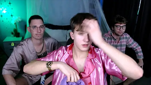 Snapshot of travis_wolf_ chatting on November 2025 08:52:01 PM travis wolf online show from November 2025 08:52:01 PM