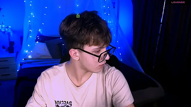 Snapshot of travis_wolf_ chatting on November 2025 07:57:01 PM travis wolf online show from November 2025 07:57:01 PM